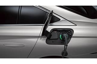 Questa versione chiamata E-Tense è una versione ibrida plug-in. Il catalogo DS9 ha tre: 225, 250 e 360 CV in versione completa. ds9013