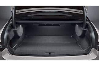 Il DS9 è un vero salone con un bagagliaio e non un portellone. Tuttavia, DS rimane discreto sul volume del bagagliaio. ds9016