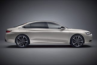 Il DS9 si basa su un interasse di 2,90 m, che è 5 cm in più di quello della Peugeot 508L venduta in Cina. ds9024