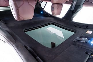 Il tetto apribile non è panoramico, solo i passeggeri anteriori beneficiano della luce aggiunta. ds9070redimensionner