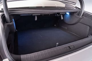 Il DS9 ha un bagagliaio che nasconde un bagagliaio con un volume di 510 l, anche nella versione ibrida. ds9072redimensionner